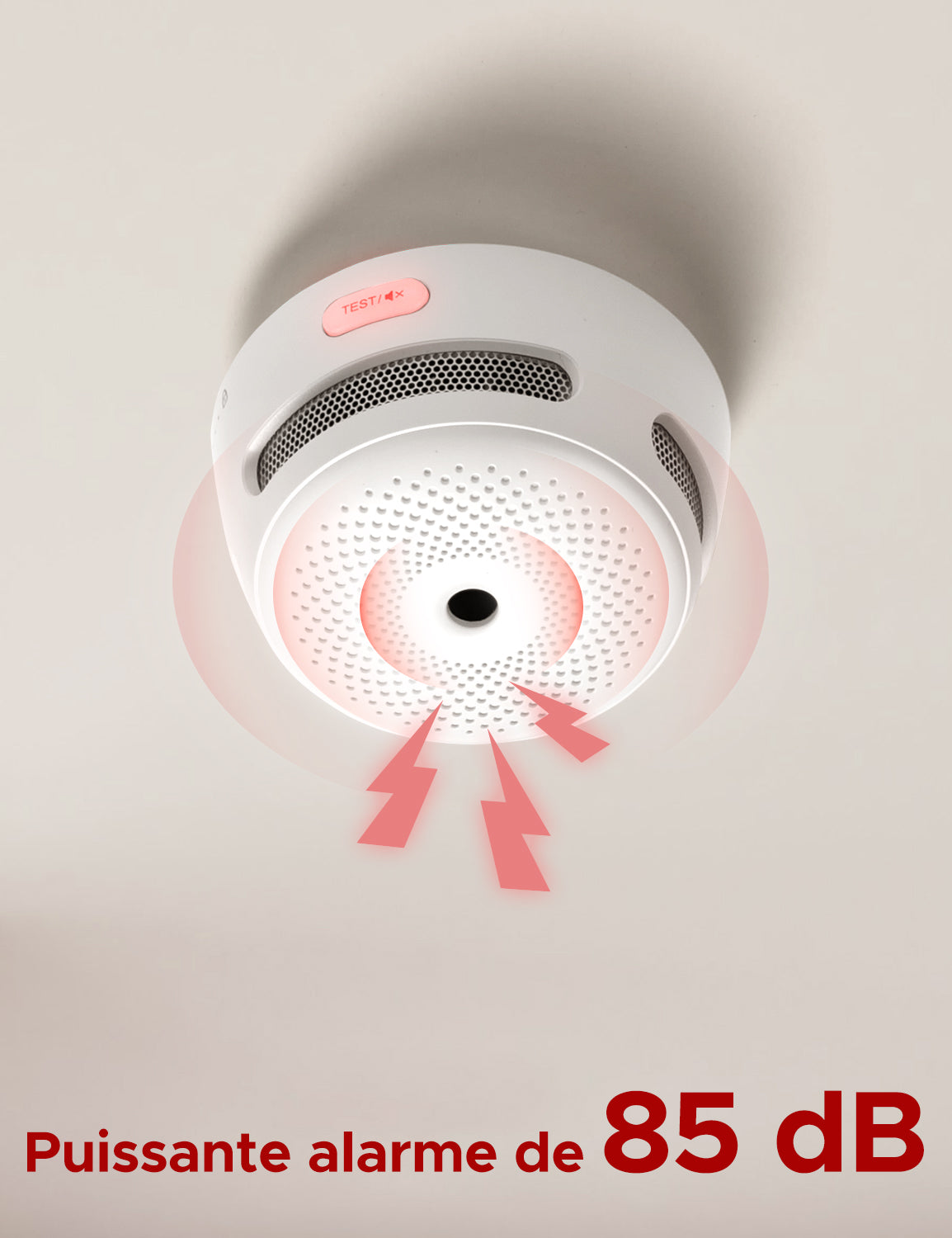 Le détecteur de fumée intelligent X-SENSE XS01-WX, fixé au plafond, émet une alarme sonore de 85 décibels.